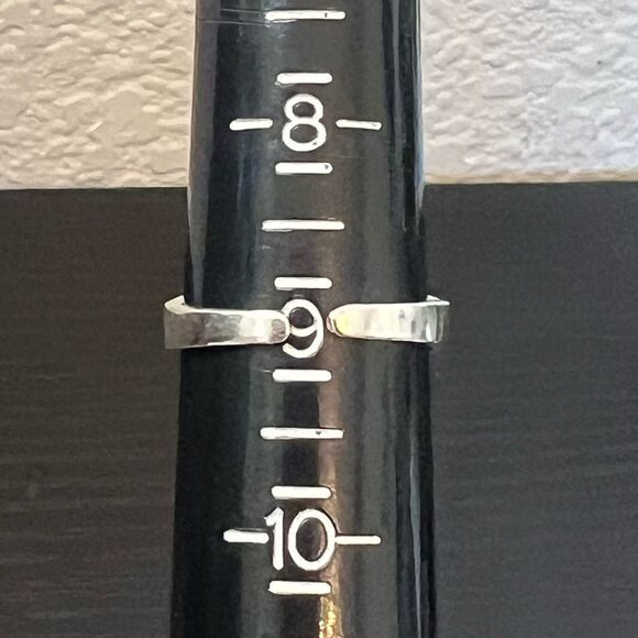 Very Pretty Sterling Silver Adjustable Ring with Center Stone ~ 9 - Picture 4 of 5